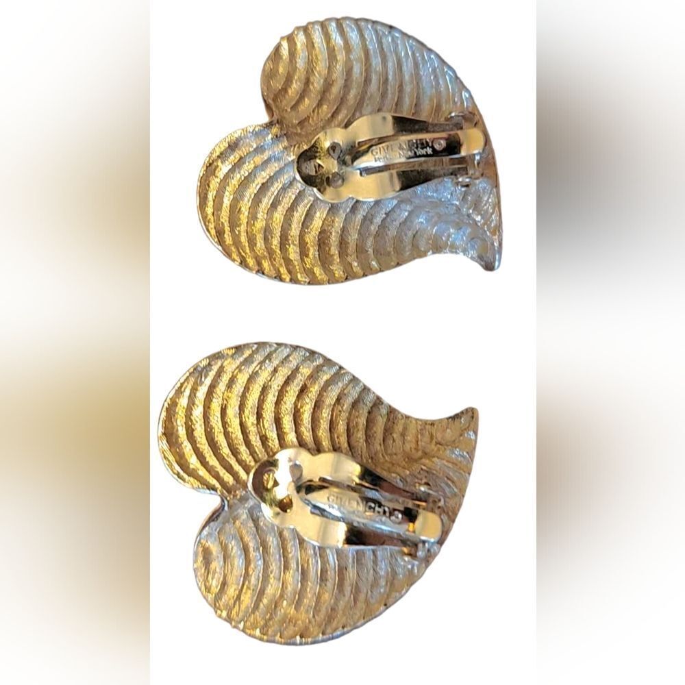 Vintage Givenchy Paris 80s classic trendy gold rippled heart clip on earrings - Picture 7 of 9
